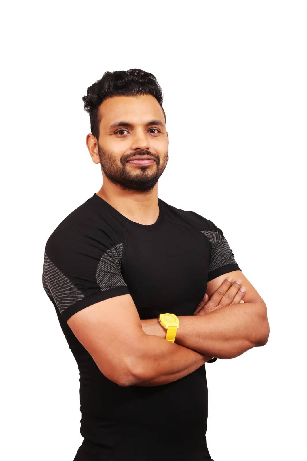 Fit Happns coach standing with arms crossed, ready to train busy professionals